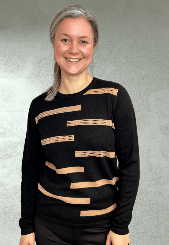 Laila strikkegenser med stripe sort