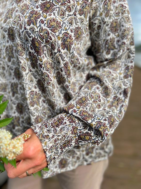 Marion bluse vinrød paisley 