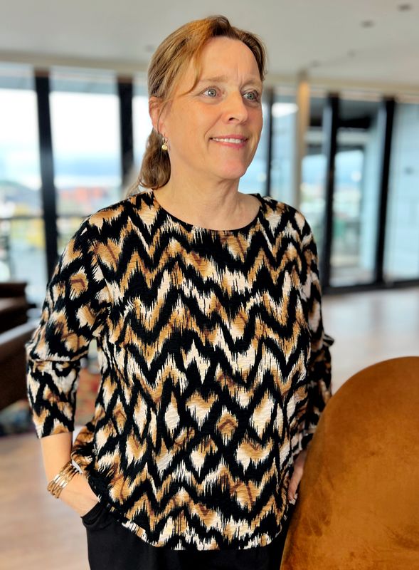 Gry topp brun ikat