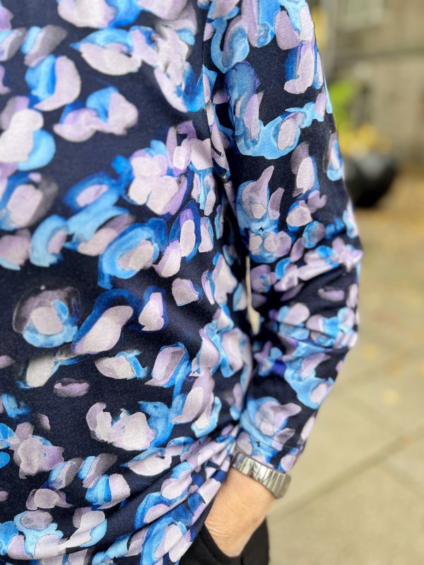 Kjersti bluse-topp blomster blå