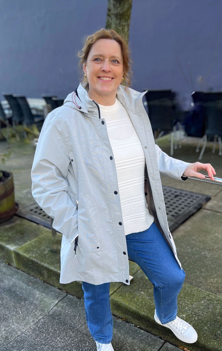 Hedda allværsjakke lys grå